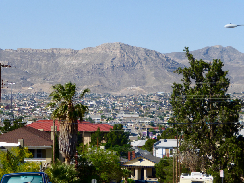 A view of Ju&aacute;rez from Yandell Street